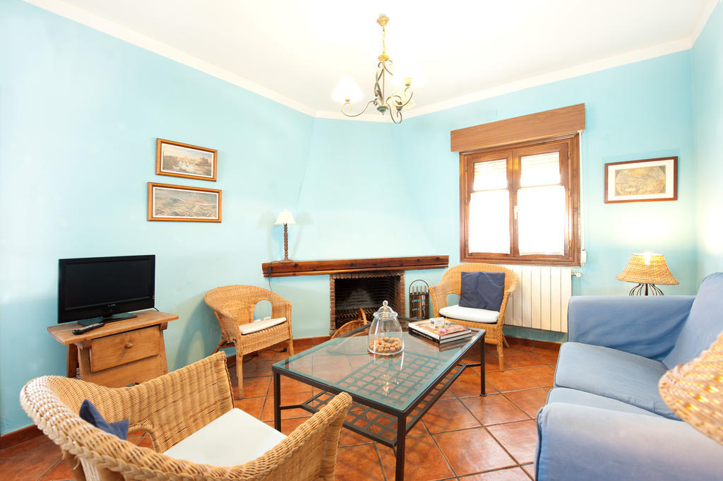 Apartamentos El Pajar Del Abuelo Peralejos de las Truchas Ruang foto