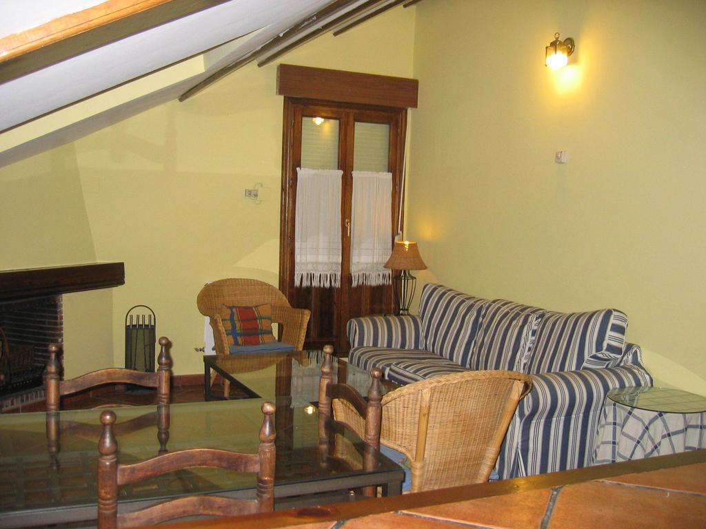 Apartamentos El Pajar Del Abuelo Peralejos de las Truchas Ruang foto