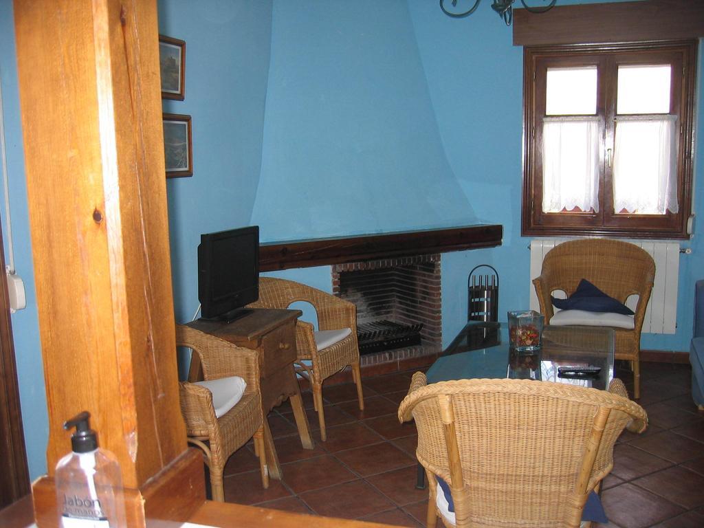 Apartamentos El Pajar Del Abuelo Peralejos de las Truchas Ruang foto