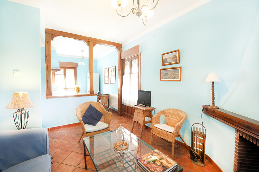 Apartamentos El Pajar Del Abuelo Peralejos de las Truchas Ruang foto